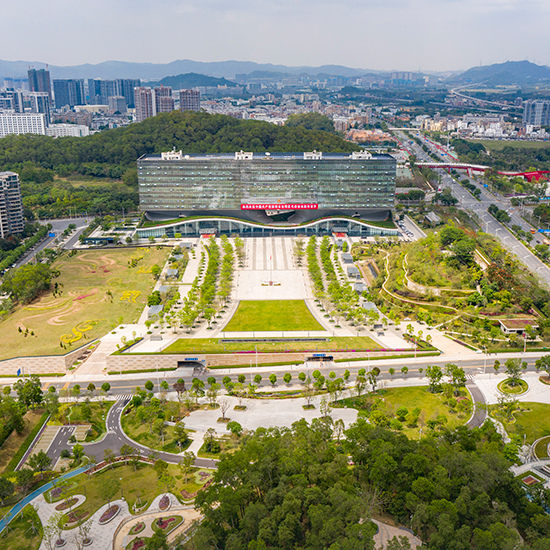 光明高新園區城市廣場園林綠化工程 ( 設計、采購、施工項目總承包）